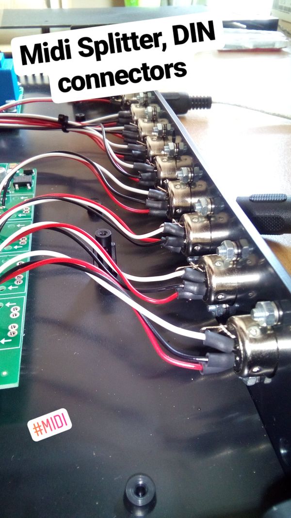 MIDI Thru-Splitter Rack assembly